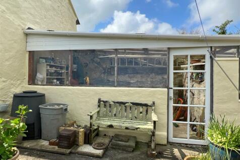 Garden &amp; Parking &amp; Outbuildings