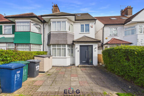5 bed semi-detached house in great decorative ord