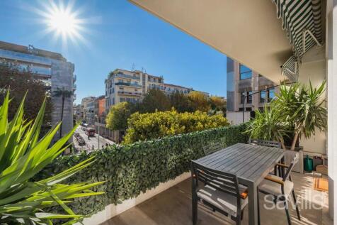 apartment with terrace in center town Nice