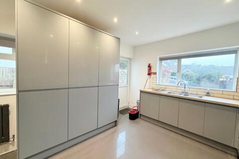 Room 4, 13 Finsbury Terrace, Brynmill, Swansea photo 4