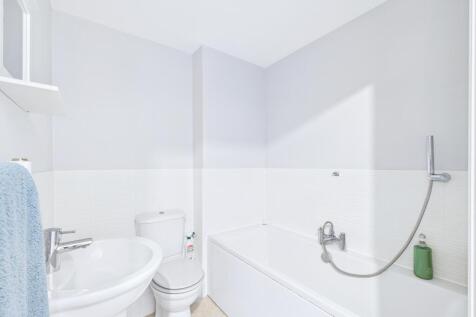 CAM01338G0-PR0156-STILL008