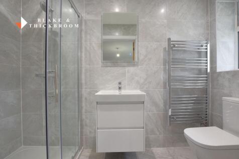 EN SUITE SHOWER ROOM