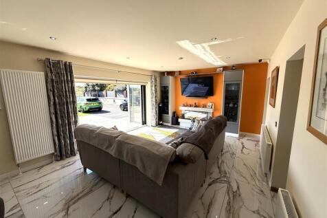 Lounge 2 new.JPG