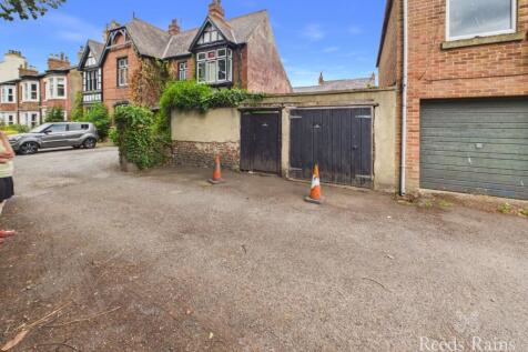 Garage/Parking