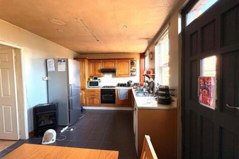 Kitchen 2.jpg
