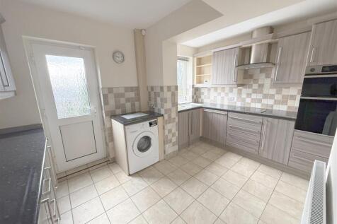 Kitchen2.jpg