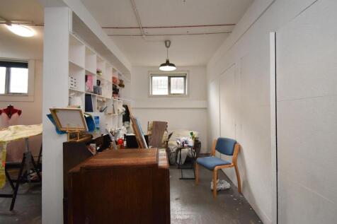 Studio/commercial unit