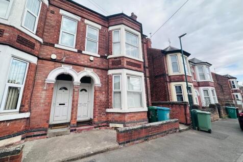5-bed house on Gloucester Avenue, NOTTINGHAM, £2,557/mo