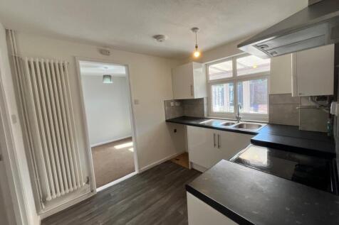 Trenchard Avenue, Stafford, ST16 3RD photo 4