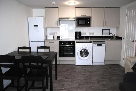 ***A FULLY FURNISHED EN-SUITE ROOM TO LET IN A NEWLY REFURBISHED FLAT IN SHEPTON MALLET*** photo 5