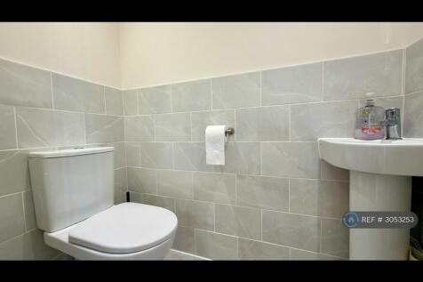 Atherton Court, Hyde, SK14 photo 3