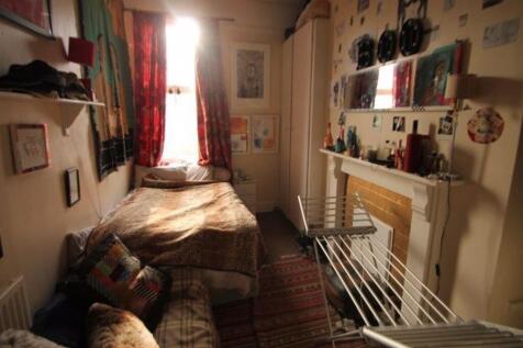 Cozy single bedroom with a warm and inviting at...