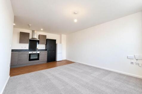 2-bed flat on Seymour Grove, Manchester, £1,095/mo