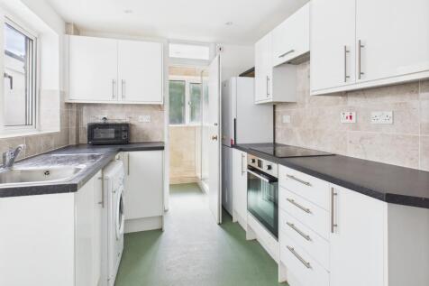 CAM02545G0-PR0406-STILL004