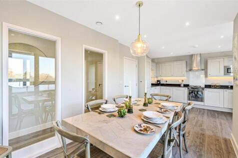 Weybridge, Surrey, KT13 photo 5