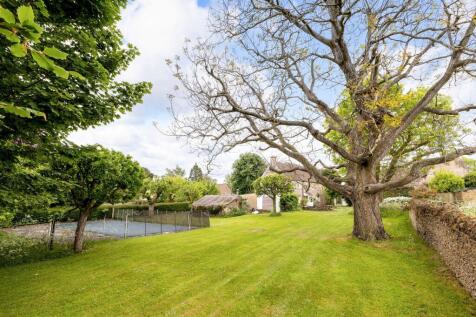 24 Garden Tennis Court
