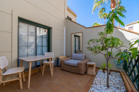Exclusive ground-floor apartment with a tropical garden in Bellamar I, Costa Adeje