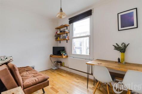 London, E5 - property photo