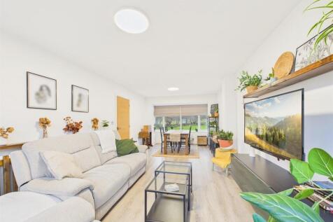 LOUNGE / DINING ROOM