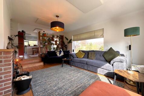 DUAL-ASPECT Living Room 614
