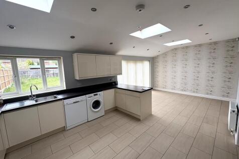 Knoll Drive, Coventry photo 4