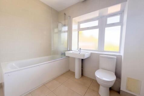 Bishopric, Horsham, RH12 photo 5