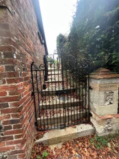 Gate and pathway