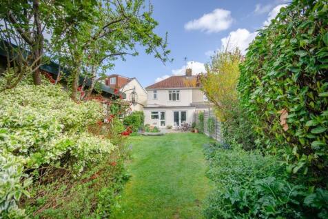 Rear garden pic 3.jpg