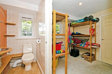 Store &amp; Cloakroom