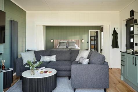 The Tideline Lodge - Living / Sleeping Space