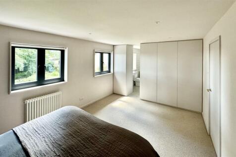 MASTER BEDROOM WITH FIITED WARDROBES