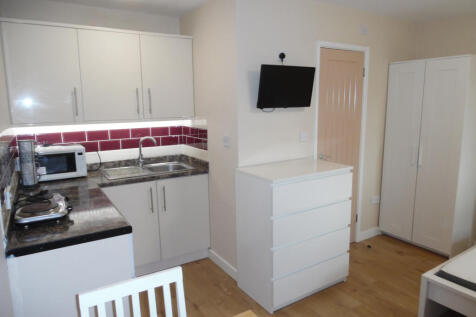 1 bedroom studio flat