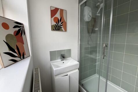 Ripon St // 4 Bed // SEPT 2026 photo 5
