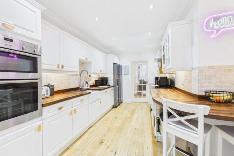 Kitchen: