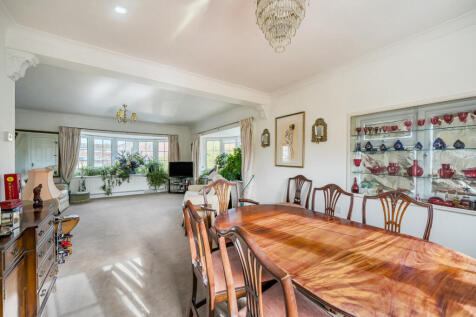 1370458-9-68f8c74...