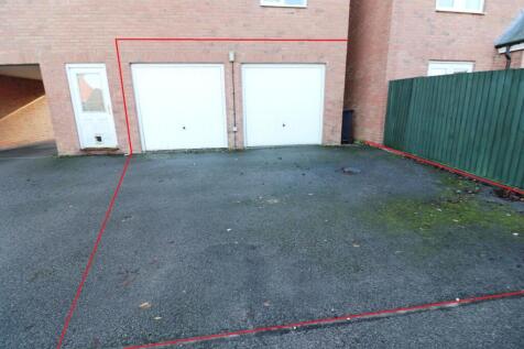 Double Garage &amp; Off-Road Parking