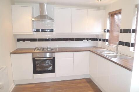 2-bed flat on Chives Place, Warfield, Bracknell, Bracknell Forest, £1,400/mo