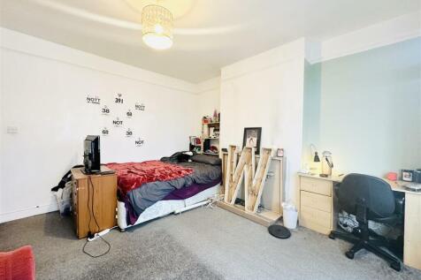 Harlaxton Drive, Lenton, Nottingham, NG7 photo 4