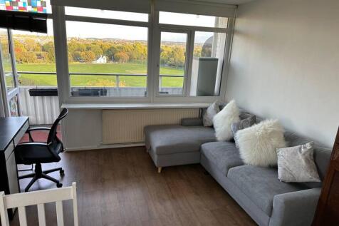 2 bed flat to rent Fitzhugh Grove, London SW18 3S