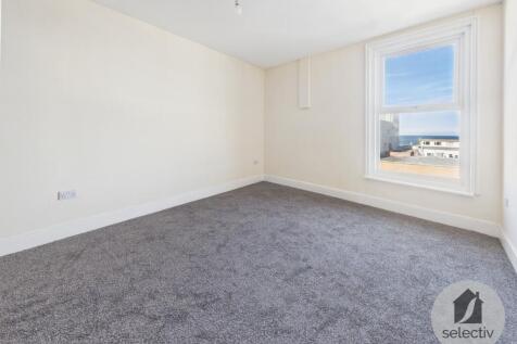 2-bed flat on High Street, Redcar, TS10, £600/mo