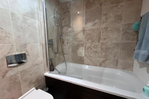 433 Bathroom.jpg