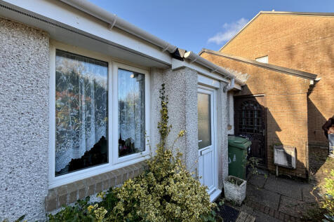 1 Bedroom Mid Terrace Bungalow for Sale