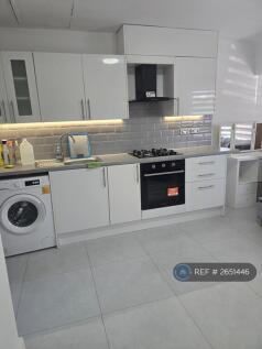 Moder Flat With Bills Included 
