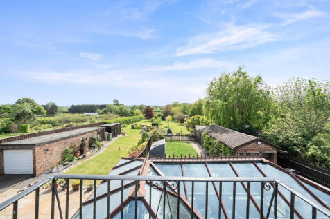 1450245-4-69f9fdf...