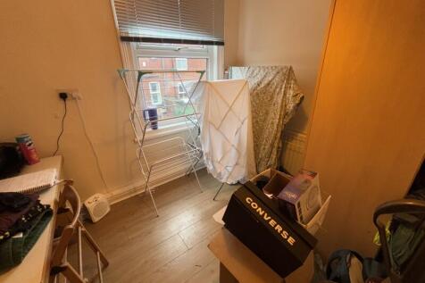Ashville Terrace, Hyde Park, Leeds photo 3
