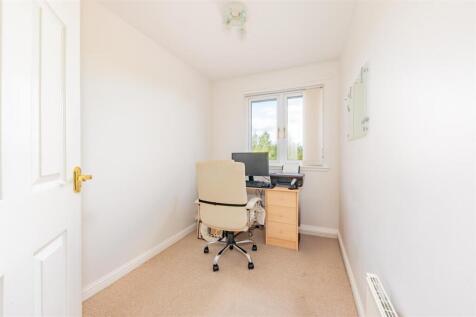 53 Clattowoods Place Dundee-7.JPG