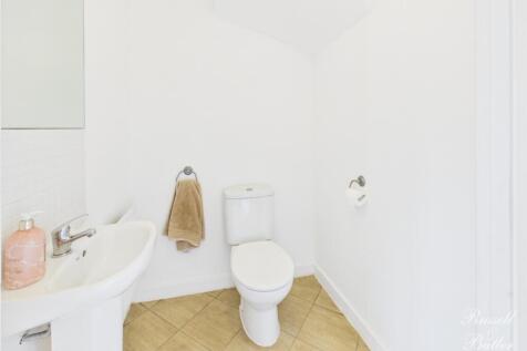 CAM03246G0-PR0153-STILL001