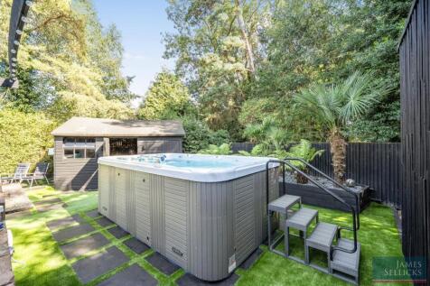 Hot Tub Available by Seperate Negotiation