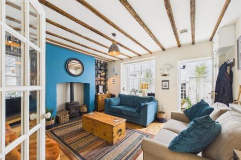 Living room (2).jpg