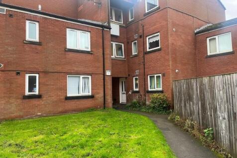 1-bed flat on Whitstable Close, Chadderton, OL9 9LX, £775/mo